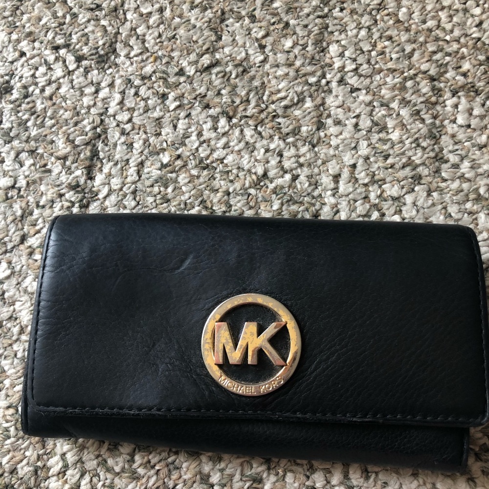 Pre owned Michael kors wallet